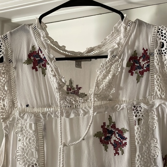 Pale sky beautiful lace edged tank top - Picture 2 of 4